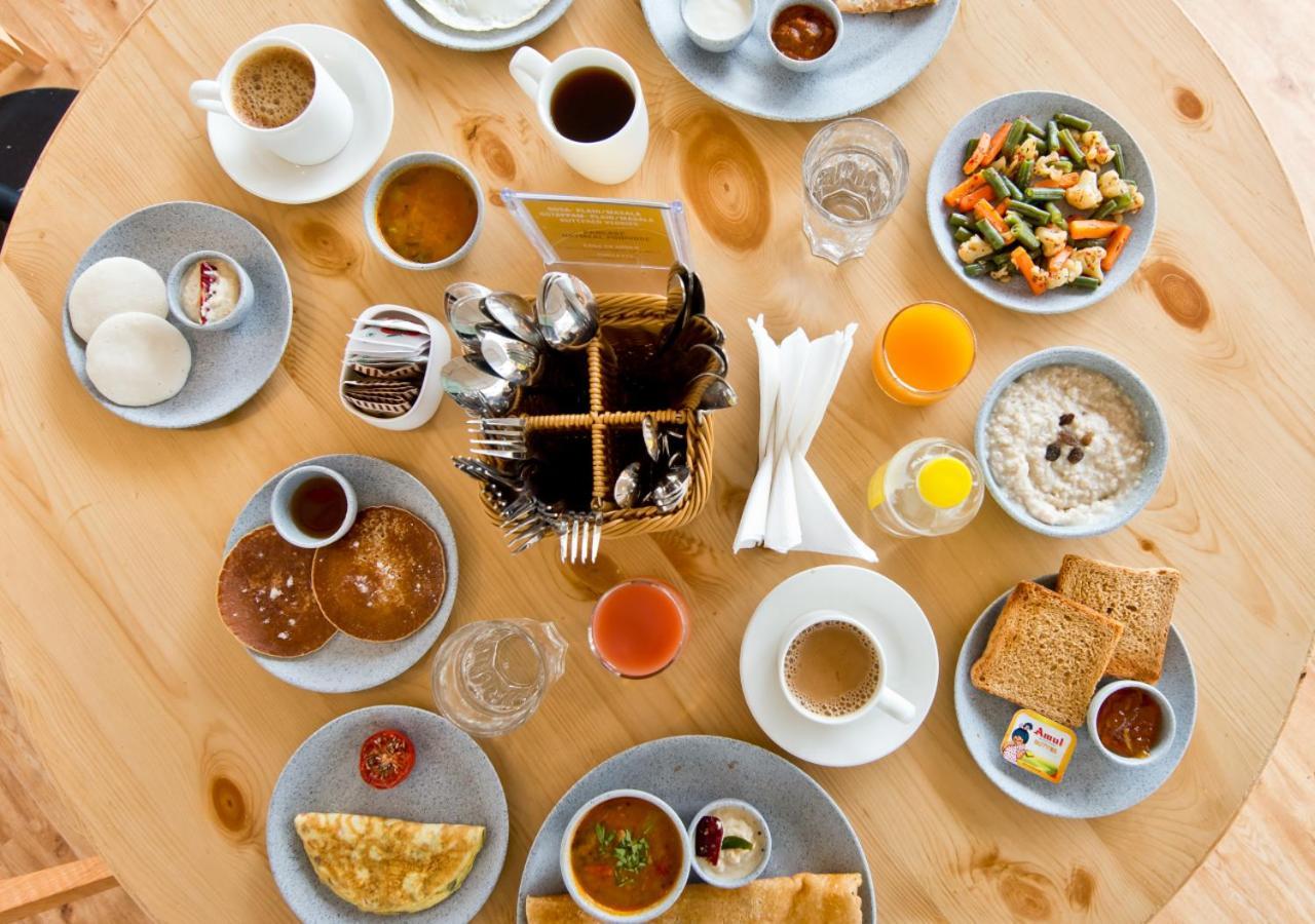 Bloom Hotel - Gachibowli Haiderabad Buitenkant foto