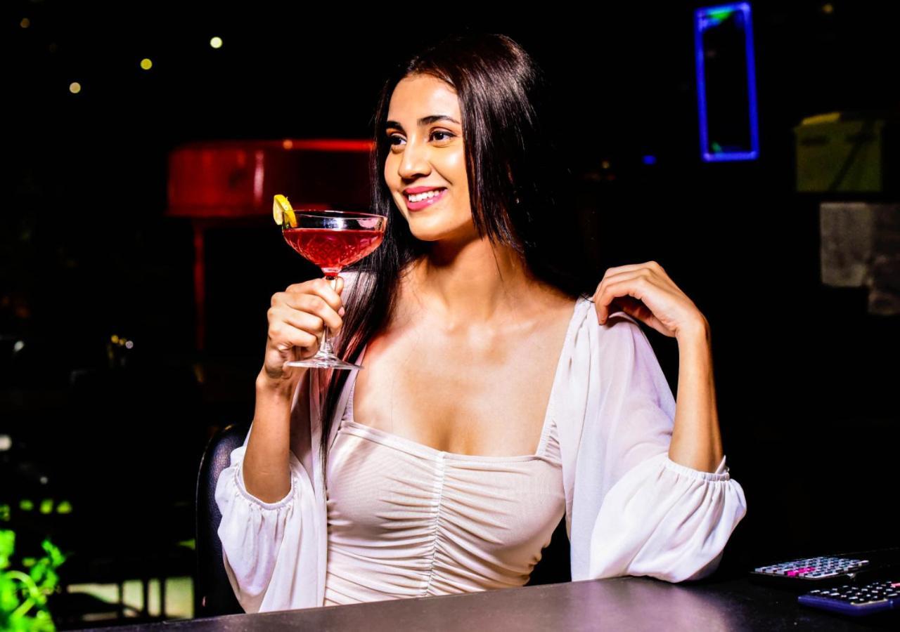 Bloom Hotel - Gachibowli Haiderabad Buitenkant foto