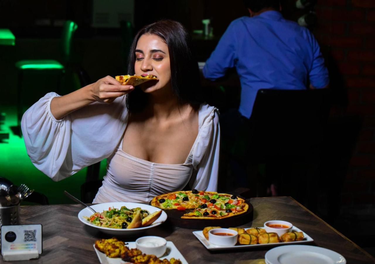 Bloom Hotel - Gachibowli Haiderabad Buitenkant foto